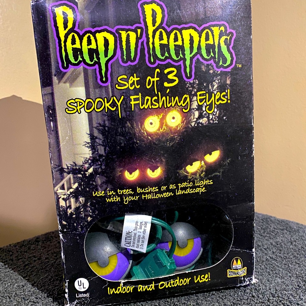 Peeping peeper Halloween Decoration! Great condition(Light wear on box).